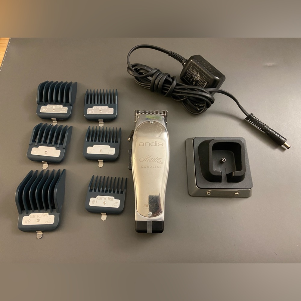 Andis Master Cordless Clipper with Andis Premium guards (1-8)